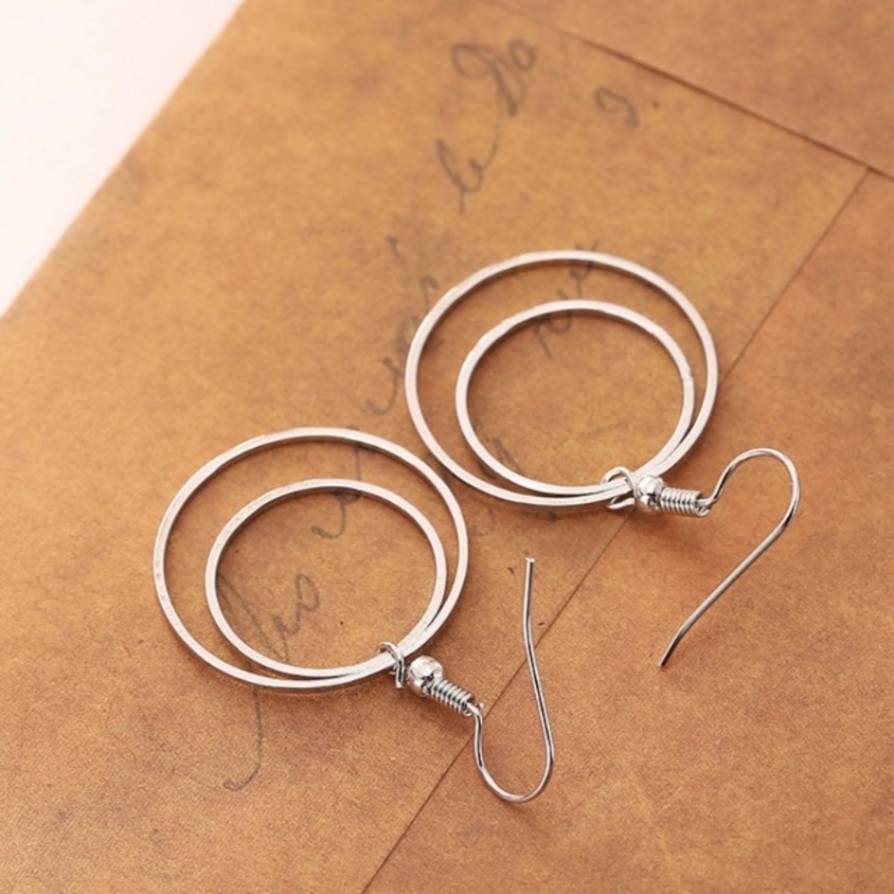 NEW!💙💎CIRCLES! MODERN MINIMALIST HOOP💎💙SILVERY - Picture 3 of 8